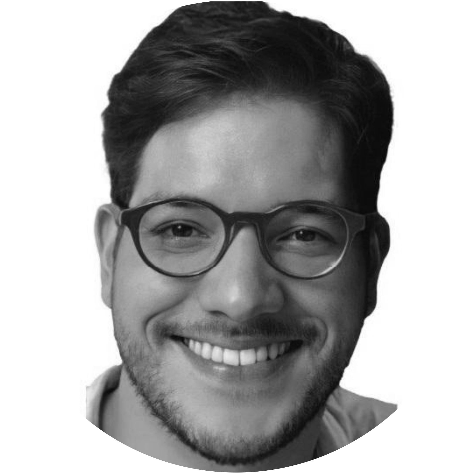 homem de cabelos curtos e óculos