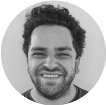 homem de cabelos curtos e pouca barba